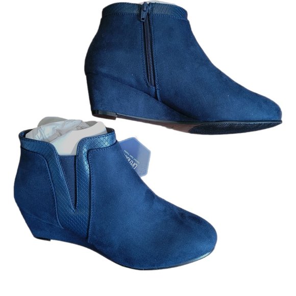 Croft and Barrow Navy Blue Suede Wedge Ankle Bootie Ortholite 8W JJ925 - Picture 1 of 7